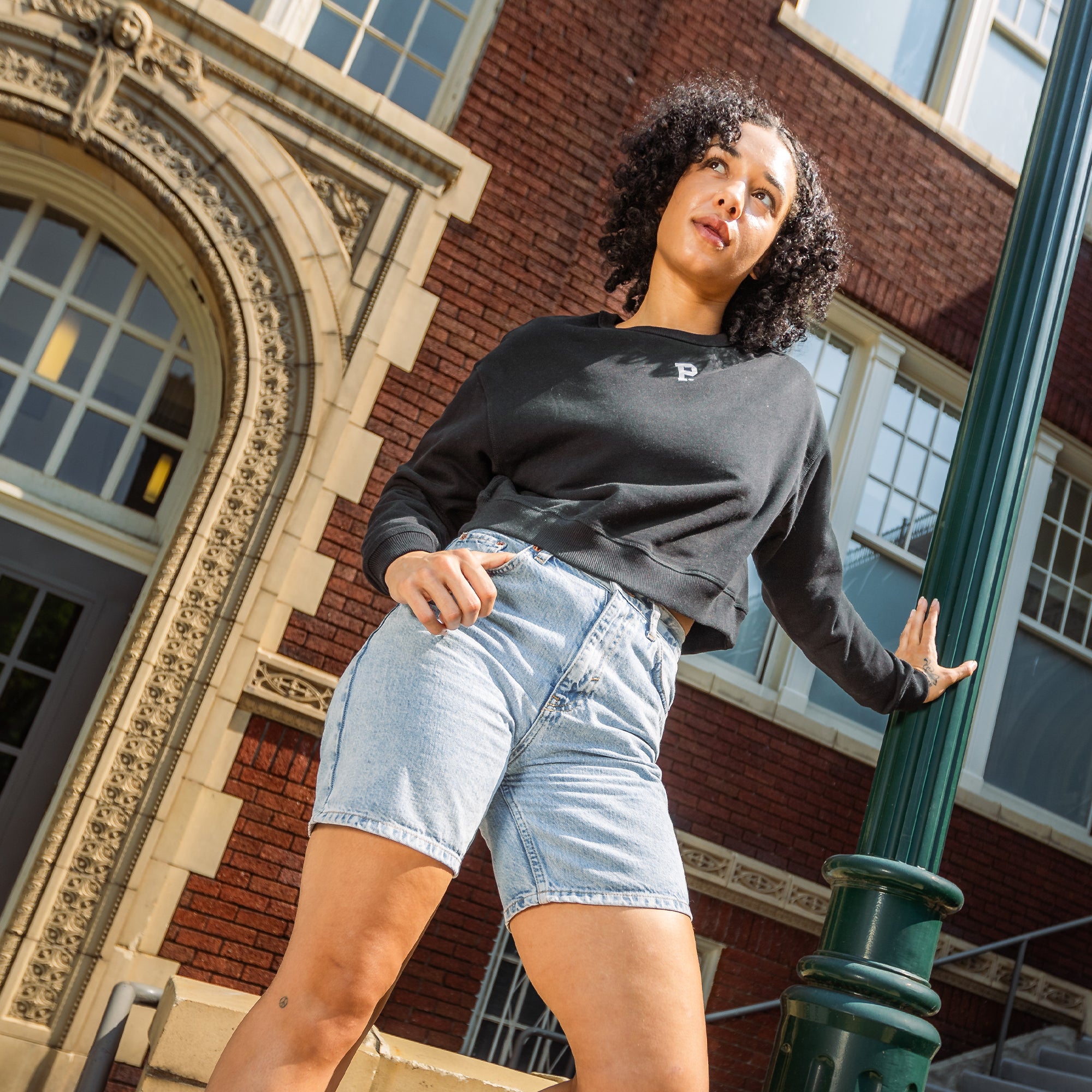 Women's HeavyKnit Centerpiece Cropped Crewneck