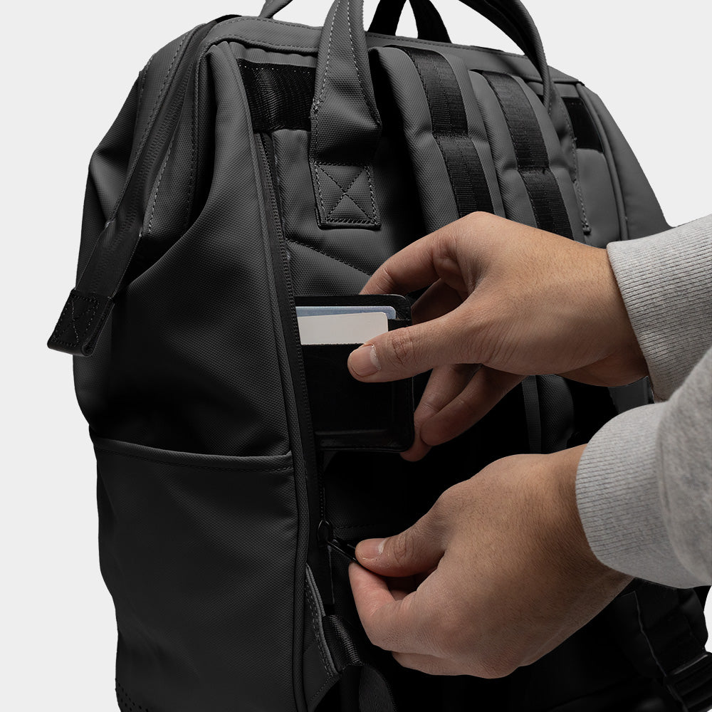 Backpack with pockets on straps hotsell