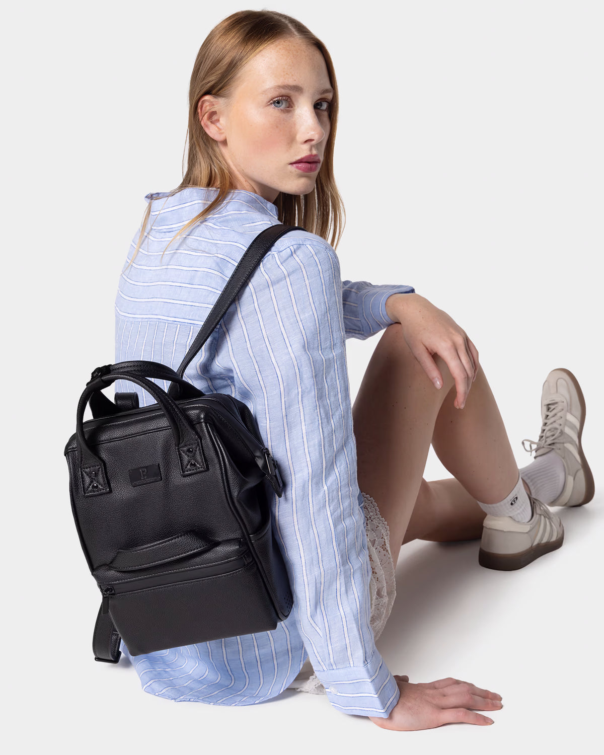 #color_black leatherlite